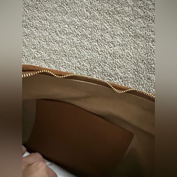 Madewell Essentials Curve Shoulder Bag in Dried Acorn - Picture 7 of 11